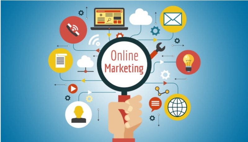 Nhân viên marketing online lên kế hoạch quảng cáo hiệu quả